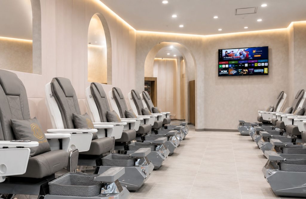 Spacious pedicure seating and illuminated arches inside Offline